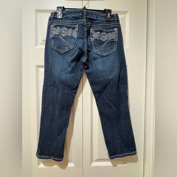 Union Bay womens Size Junior 11 cropped Distressed Blue Jeans. VGUC - Picture 3 of 13